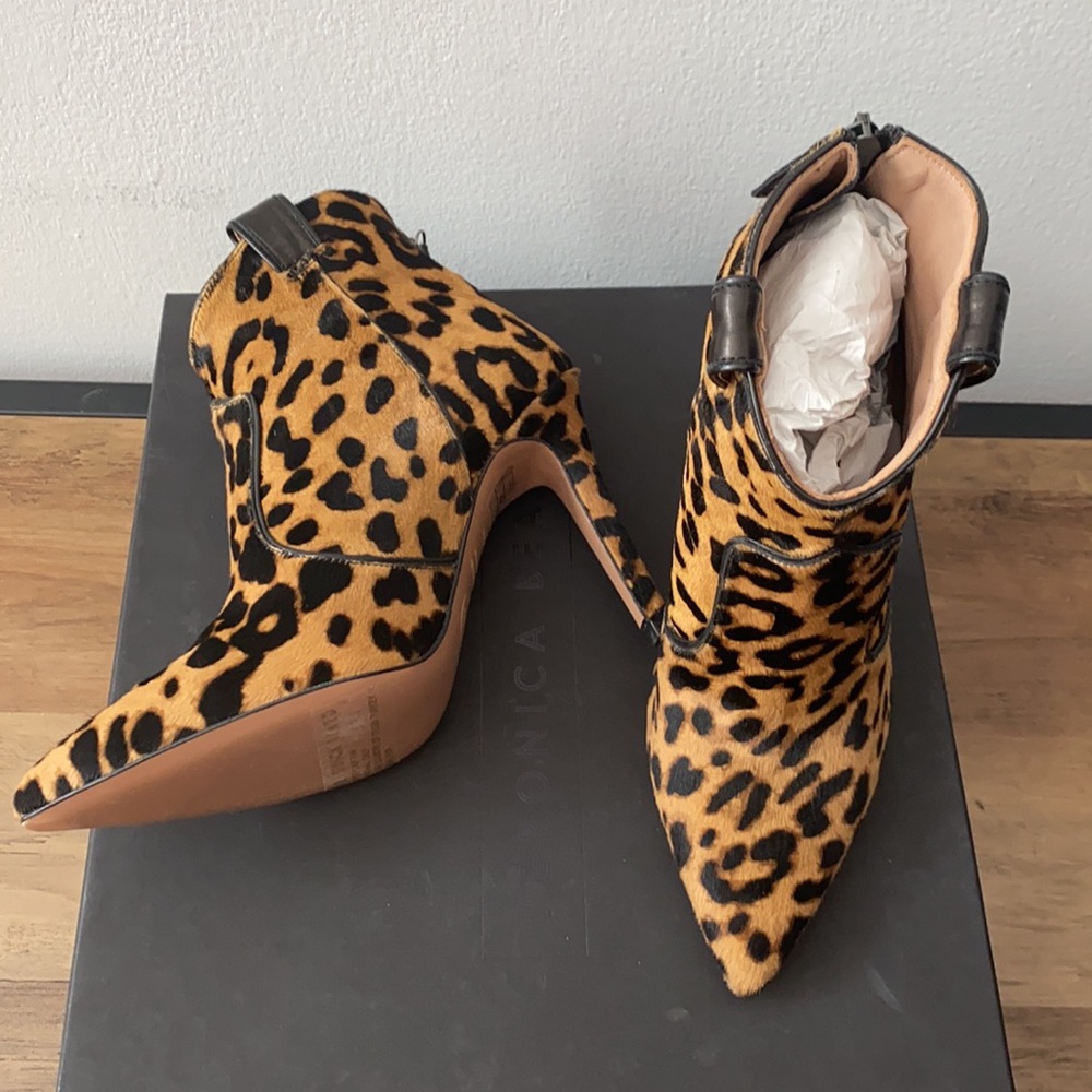VERONICA BEARD LORETTA LEOPARD CALFHAIR Booties 7